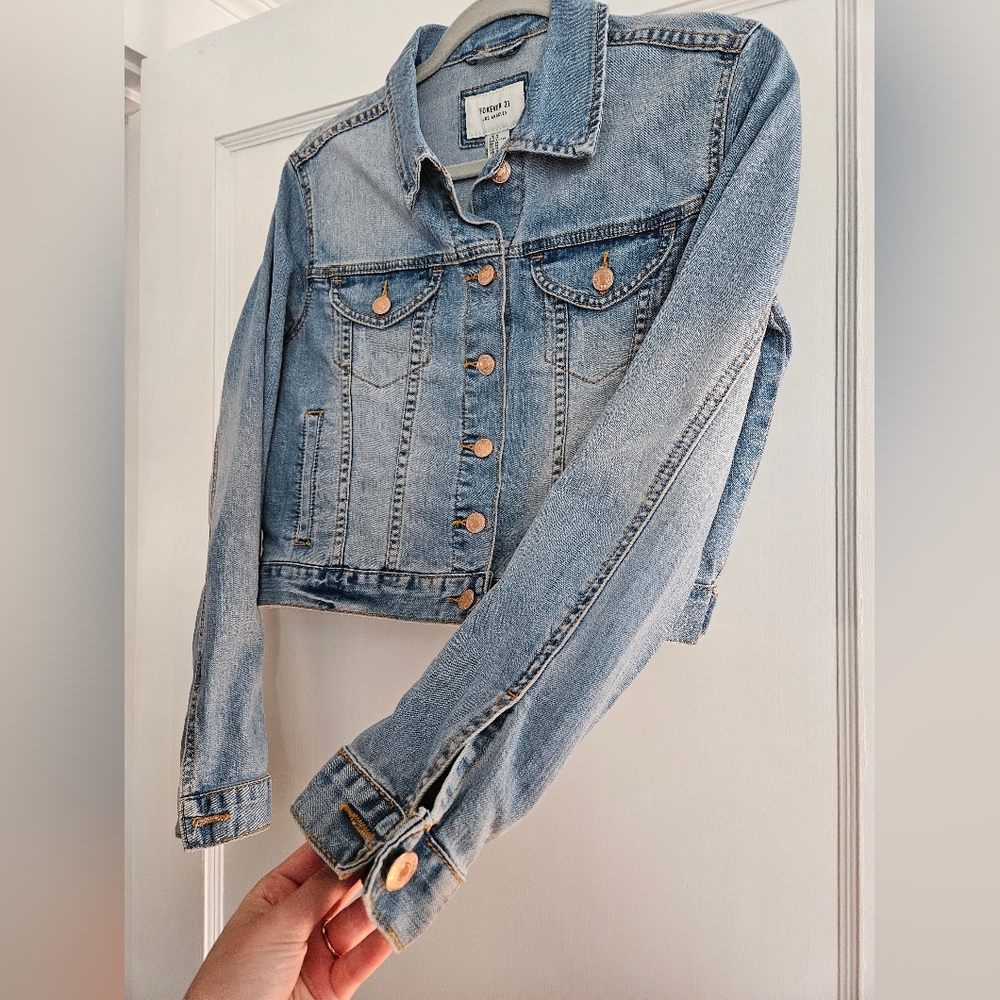 Forever 21 Cropped Denim Jacket - Picture 4 of 5